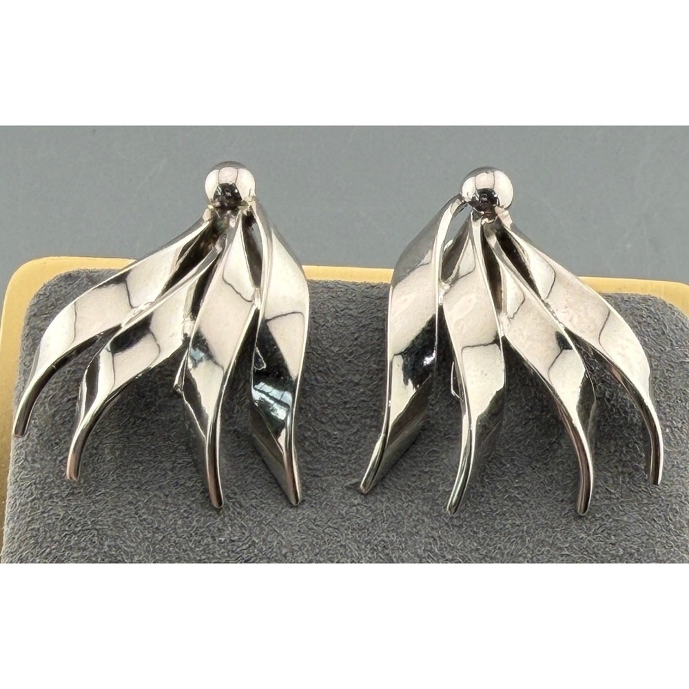 Vintage Earrings Bergere Silvertone Ruffle Leaf Clip Modernist 1 1/2"